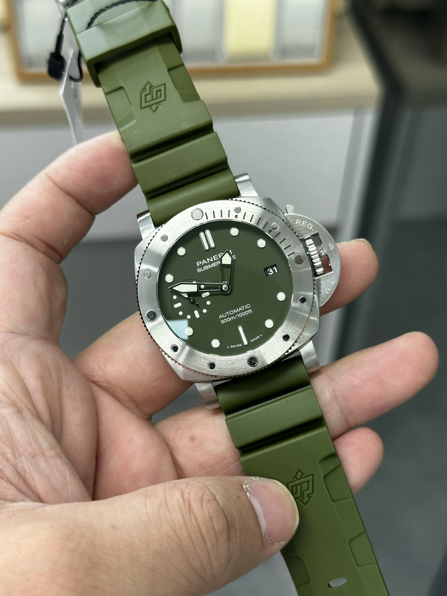 Durable CBD Factory Panerai Submersible “Verde Militare” 42mm PAM01055 1:1 Super Clone – DDP.900 Movement 398